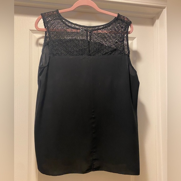 OLD NAVY, size 2X, sleeveless top with pretty detail. - Picture 2 of 3